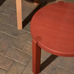 Mesa de centro D108 Ragnesminde, Ø48 cm, Rojo carmín