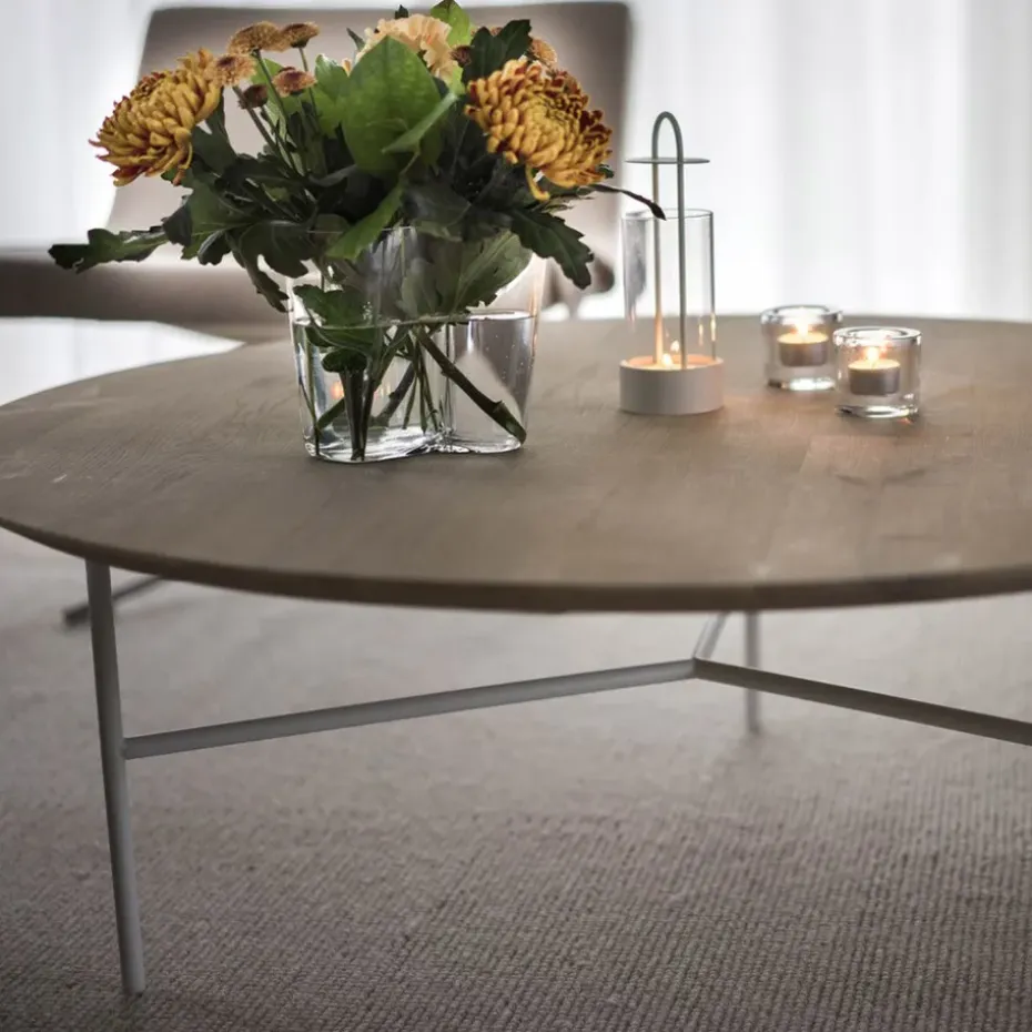 Mesa de centro Tribeca, Roble rústico enjabonado, patas negras, ø110