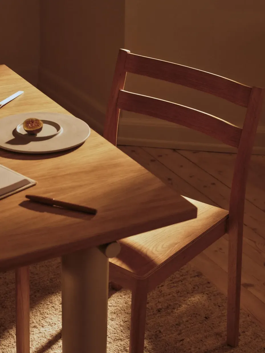 Mesa de comedor Atura, Light cashmere-chapado de roble, 90x160 cm