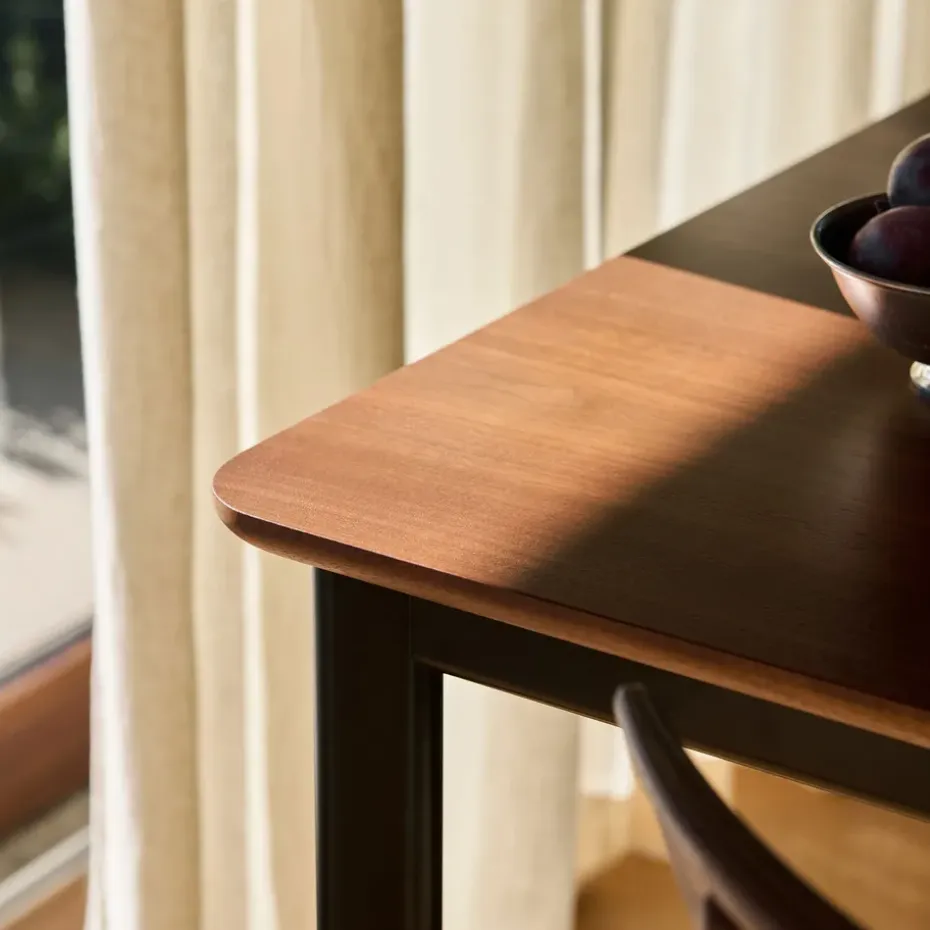 Mesa de comedor Drip HW115 83x143 cm, Black frame-clear lacq. walnut