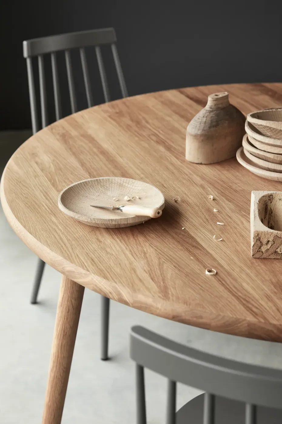 Mesa de comedor Miss Tailor redonda Ø130 cm, roble natural tratado con aceite, tablero fijo