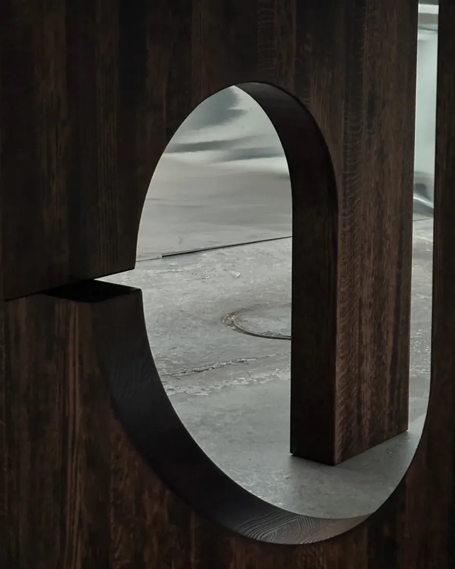 Mesa de comedor Sanders Ø160 cm, Nogal teñido oscuro