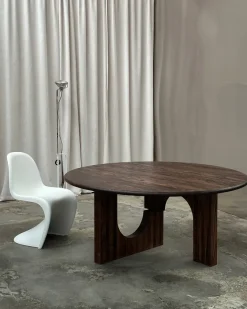 Mesa de comedor Sanders Ø160 cm, Nogal teñido oscuro