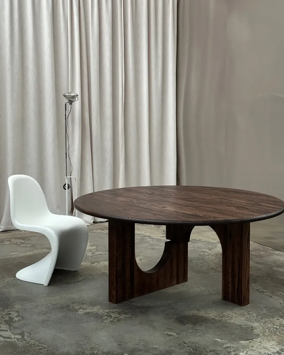 Mesa de comedor Sanders Ø160 cm, Nogal teñido oscuro
