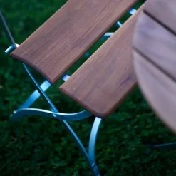 Mesa de tres patas Bryggeri, Teca-estructura galvanizada en caliente