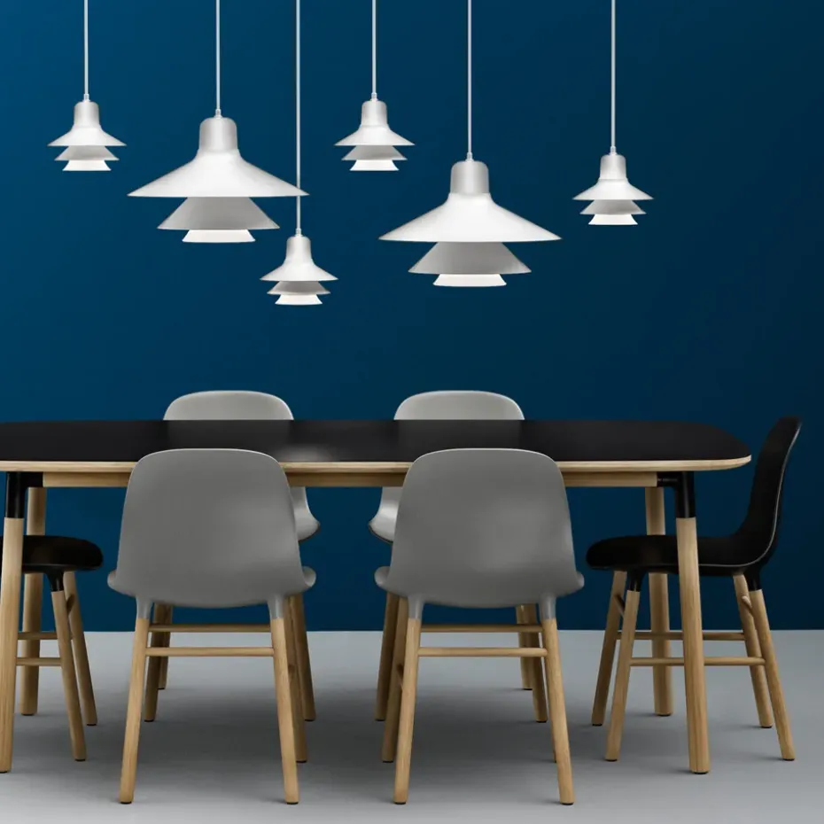 Mesa Form 120x120 cm, Green, patas de roble