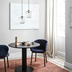 Mesa In Between SK11, Roble aceitado, soporte de metal negro mate