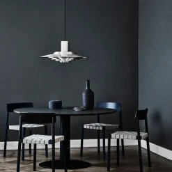 Mesa In Between SK12, Roble aceitado ahumado, soporte de metal negro mate