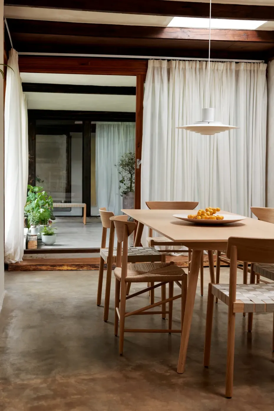 Mesa In Between SK5, Roble lacado transparente