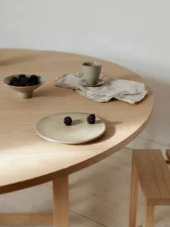 Mesa Moebe round dining table Ø140 x73,2 cm, Roble