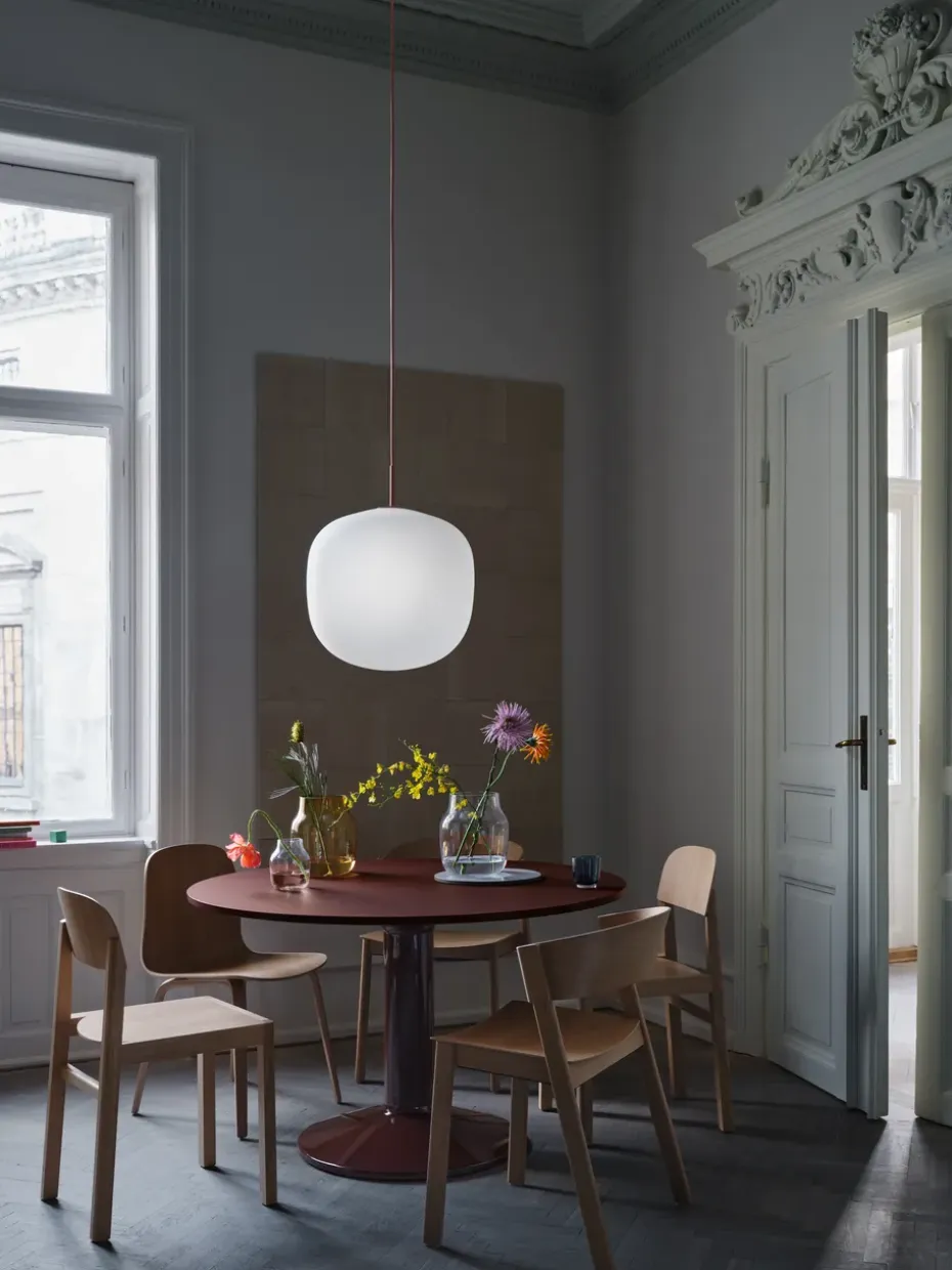 Mesa pedestal Midst, Dark oiled oak-dark red, Ø120 cm