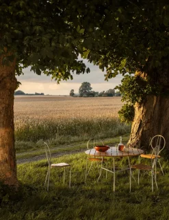 Mesa Pia Ø110 cm, Soporte de acero lacado blanco - roble aceitado