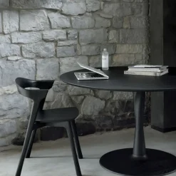 Mesa Torsion, Roble aceitado con cera dura pigmentada de blanco, Ø127 cm