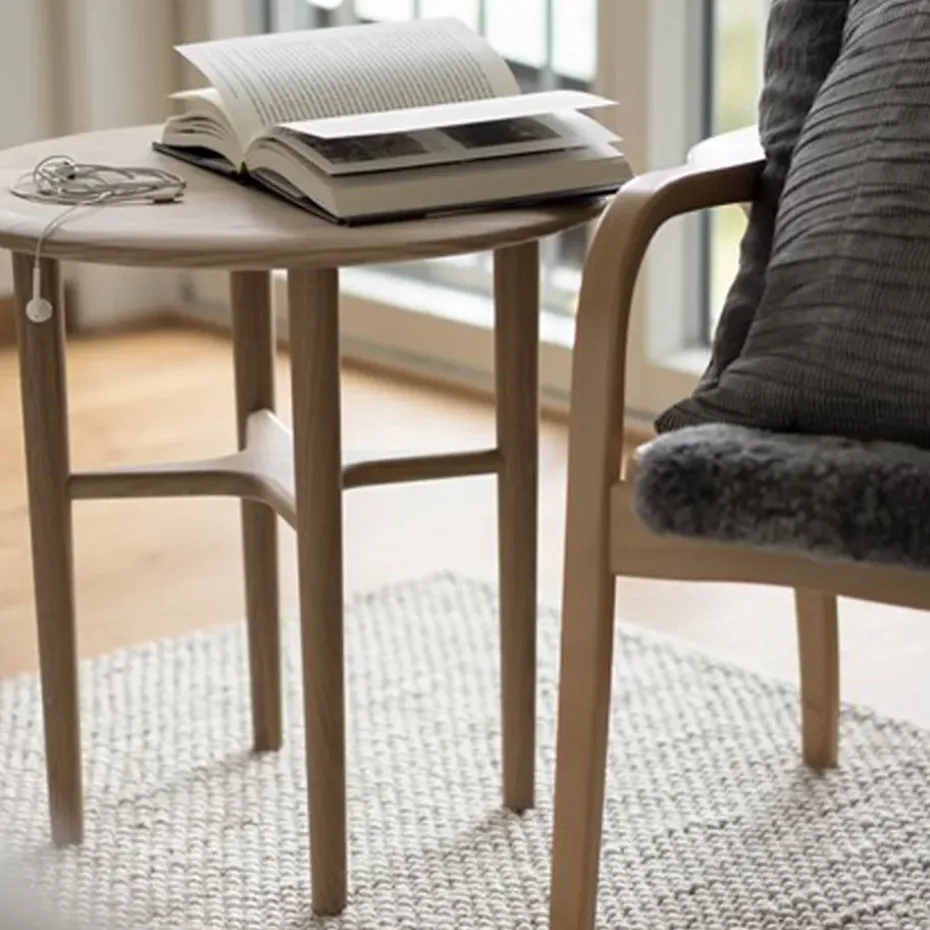 Mesita auxiliar Crest, Roble blanqueado con laca transparente