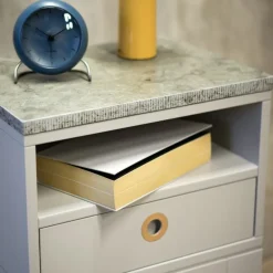 Mesita de noche Höllviken con patas altas, Roble blanqueado