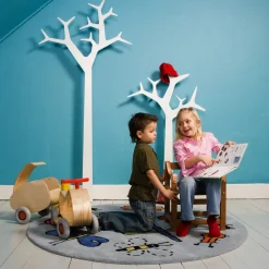 Perchero de suelo Tree, Roble lacado transparente