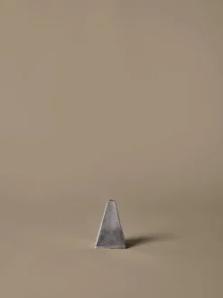 Quemador de incienso Pyra con forma de cono, Borstad aluminium