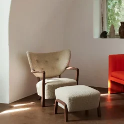 Reposapiés Wulff ATD3, Tela karakorum 003 beige, patas de roble aceitado blanco