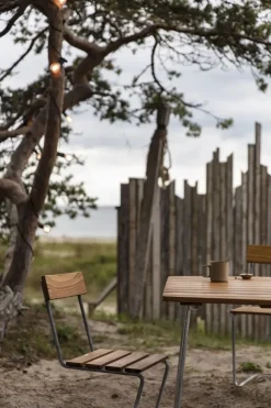 Silla 1, Teca-estructura galvanizada en caliente