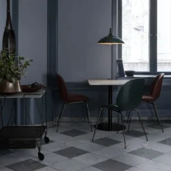 Silla Beetle, New beige, base de roble lacado mate