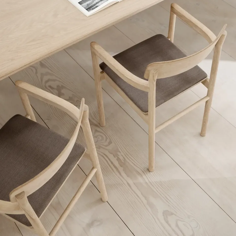 Silla con brazos Post 3446 , Piel premium 88-negro barnizado roble