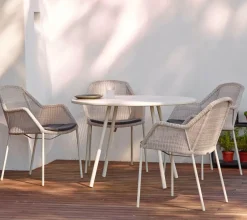 Silla con reposabrazos apilable Breeze weave, Taupe