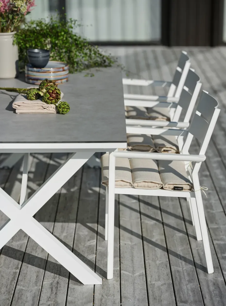 Silla con reposabrazos Delia, Negro