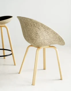 Silla con reposabrazos Mat Armchair, Seaweed-beech