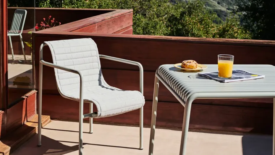 Silla con reposabrazos Palissade Dining, Sky grey