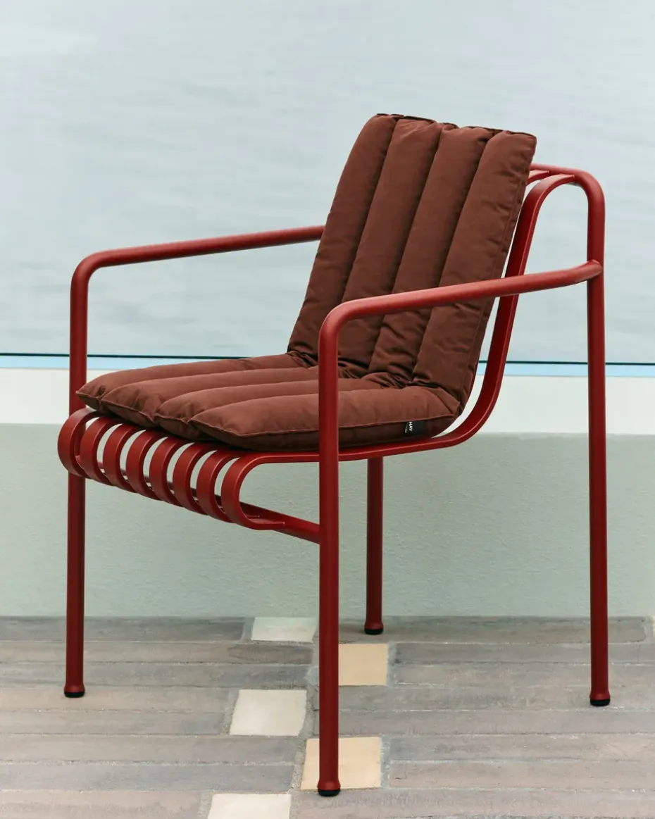 Silla con reposabrazos Palissade Dining, Iron red