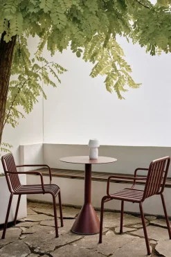 Silla con reposabrazos Palissade, Iron red