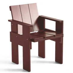 Silla de comedor Crate con reposabrazos en pino lacado, Rojo hierro