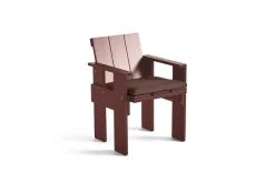 Silla de comedor Crate con reposabrazos en pino lacado, Rojo hierro