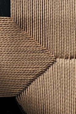 Silla de comedor VIOR asiento trenzado, Roble lacado en negro-natural