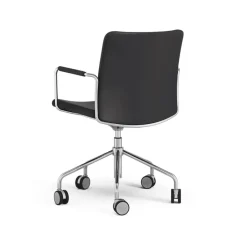 Silla de oficina elevable/bajable sin basculación Stella, Cuero elmosoft 99999 negro, base de cromo, reposabrazos forrado en cuero, respaldo flexible