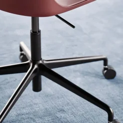 Silla de oficina Rely HW28, Red brown, base giratoria en negro