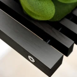 Silla de pared Cutter, roble lacado negro