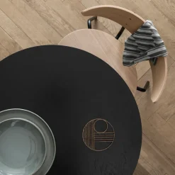 Silla Herman, Red brown, patas de fresno en marrón rojizo