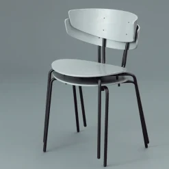 Silla Herman, Walnut, base de acero en color negro