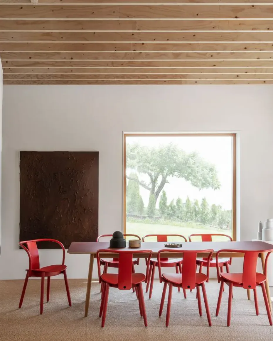 Silla Icha, Haya lacado rojo