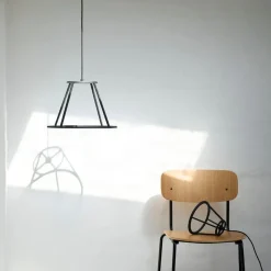 Silla J182 Holmen , Chapa de roble - patas negras