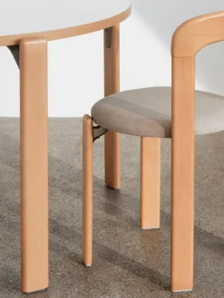 Silla Rey tapizada, tejido Steelcut Trio 213 golden