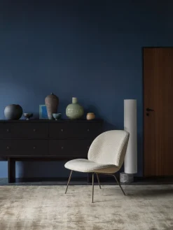 Sillón Beetle lounge chair fully upholstered conic base, Dora boucle 0002-antique brass