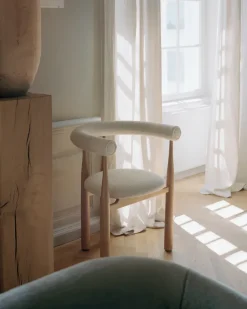 Sillón con reposabrazos Bukowski tapizado, Roble, Lana Barnum