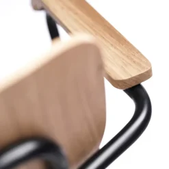 Sillón J183 Holmen con reposabrazos, Chapa de roble-patas negras