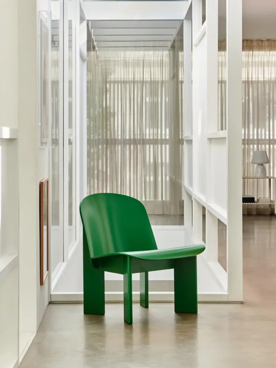 Sillón lounge Chisel, Haya lacada color verde intenso