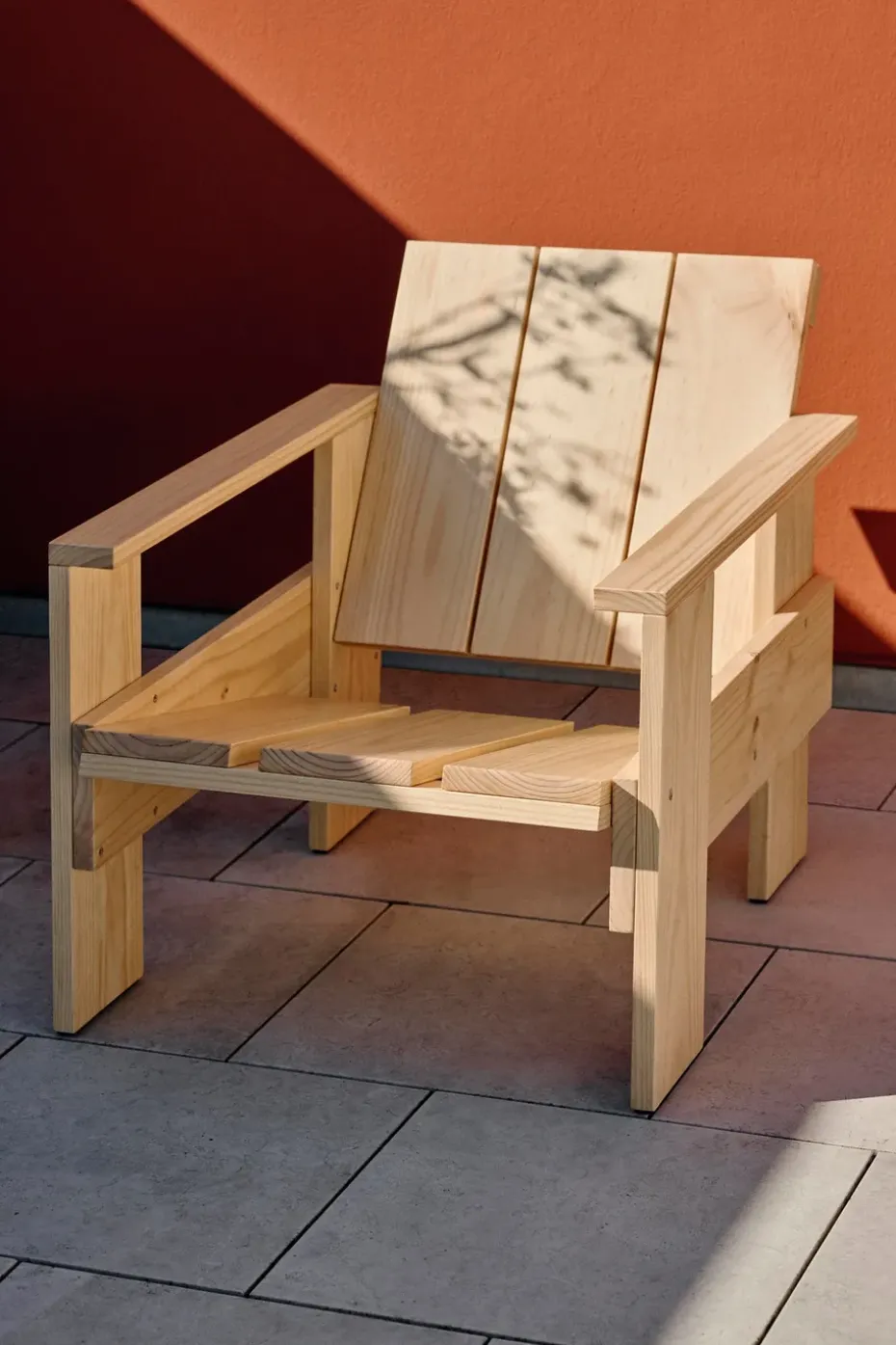 Sillón lounge Crate de pino lacado, Natural