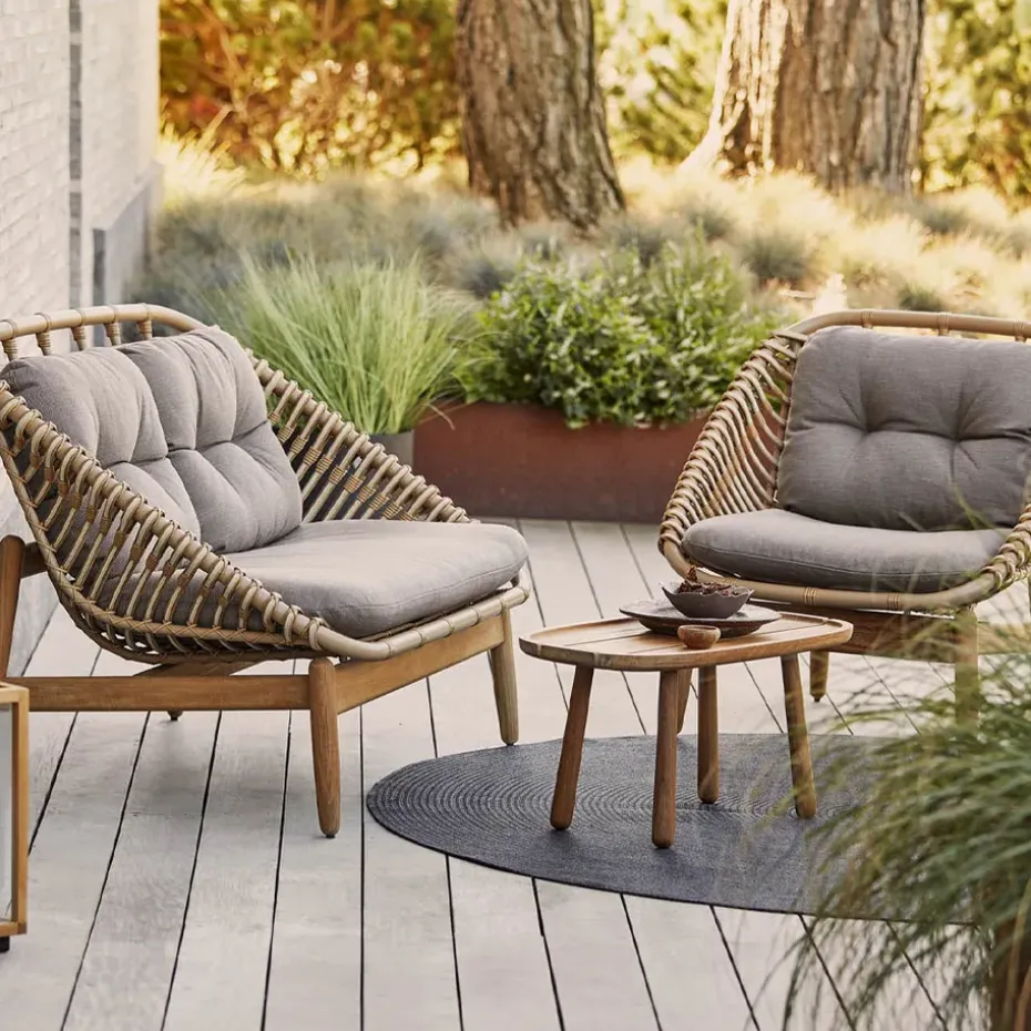 Sofá de 2 plazas String patas de teca, Cane-Line airtouch taupe