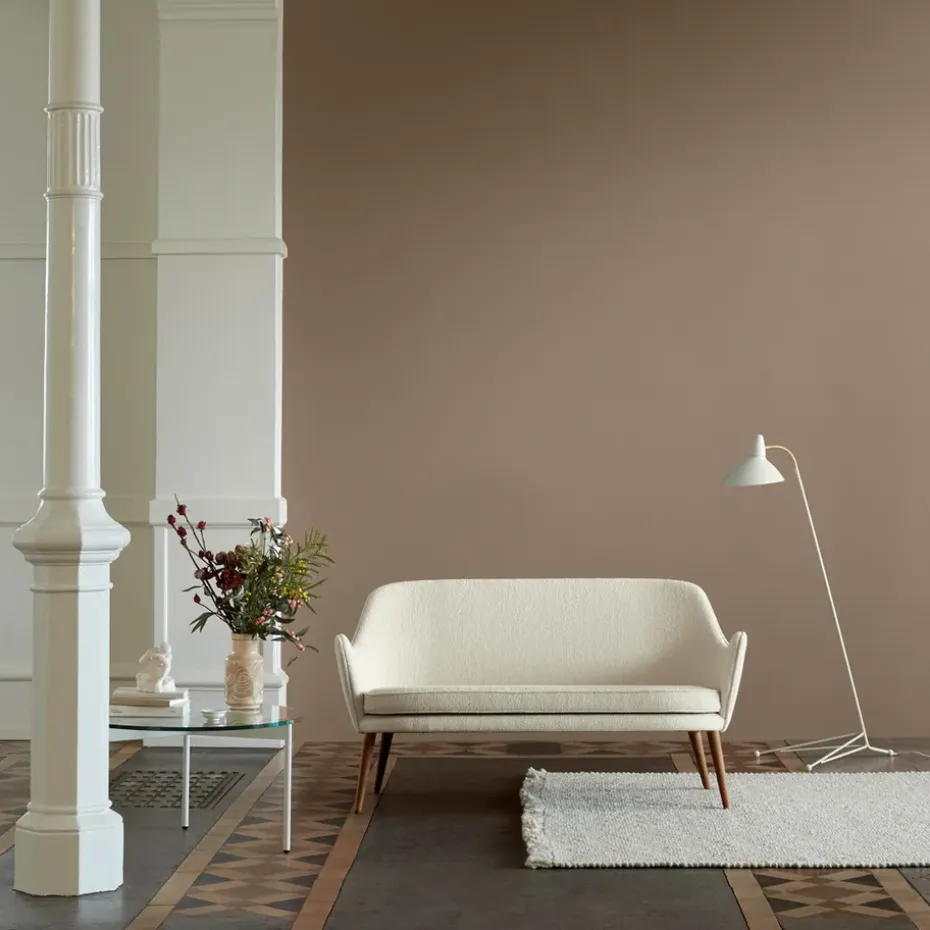 Sofá Dwell, 2 plazas tela barnum24 cream, patas de roble ahumado