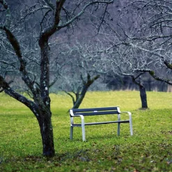 Sofá Joy, Caoba barniz negro, soporte negro